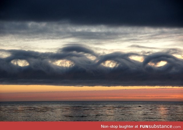 Unusual wavelike cloud formation