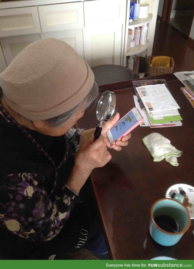 My 90 year old grandma from Japan, showing us how she zooms in with an iPhone