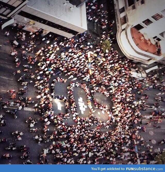 Venezuelans asking for help in Caracas after police killed a student