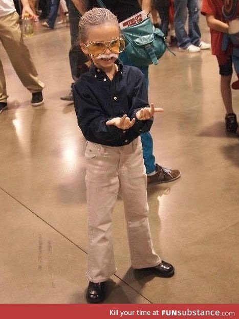 Little girl dressed up as Stan Lee