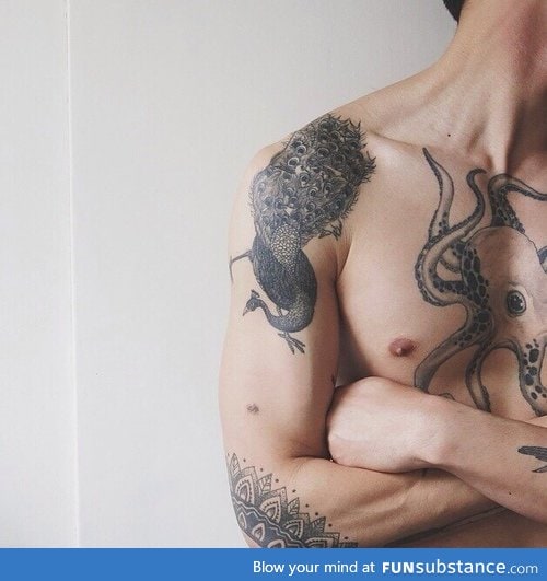 i love his tattoos.