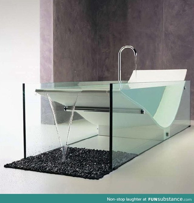 Chaise bathtub