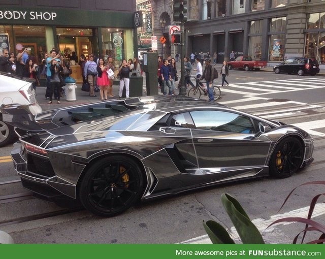 Black and White outlined Lamborghini