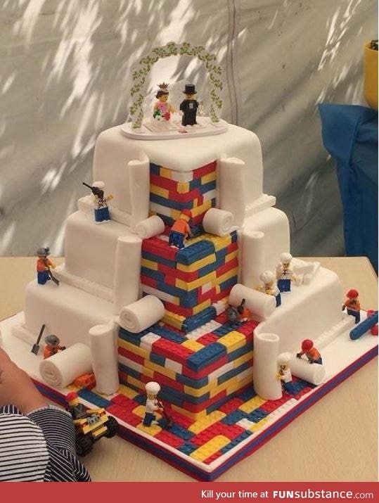 Stop what your doing and admire this lego cake