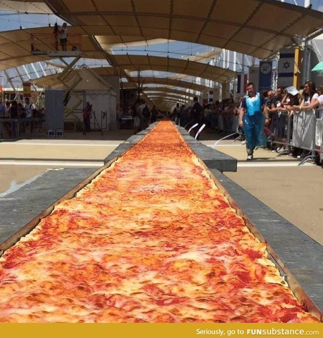 A new record for longest pizza (1,595 m) was set at the World's Fair in Milan, Italy