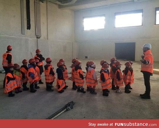 A bunch of kiddos getting a tour on a tech site