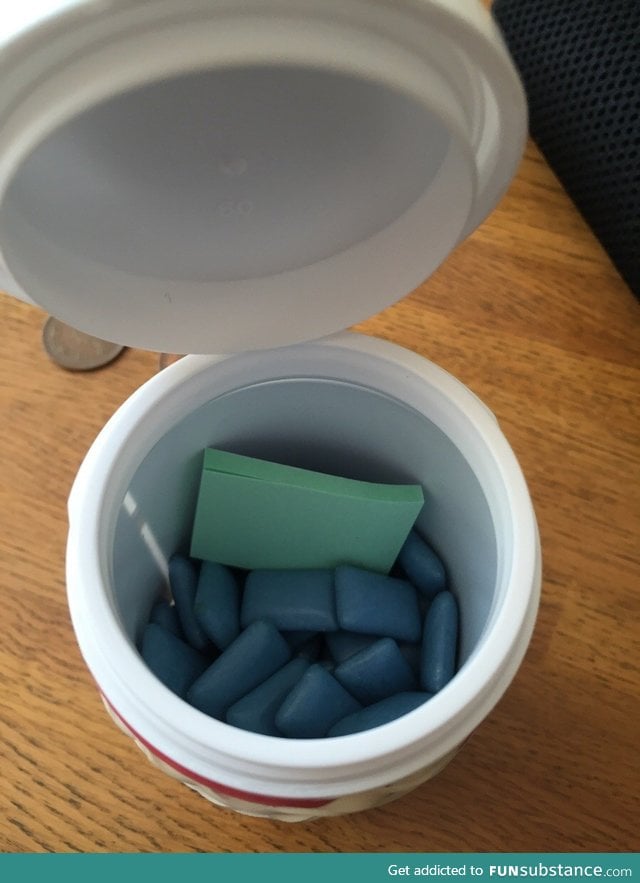 This Japanese gum container comes with a little pad of post-its for your discarded gum