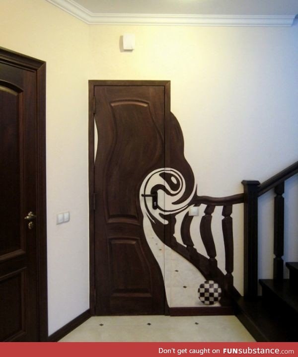 Trippy door