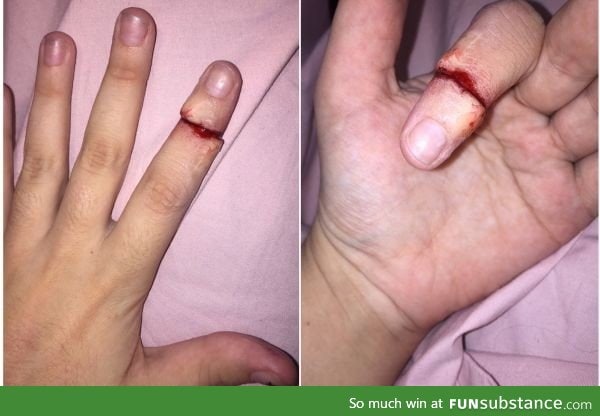 Sliced finger makeup