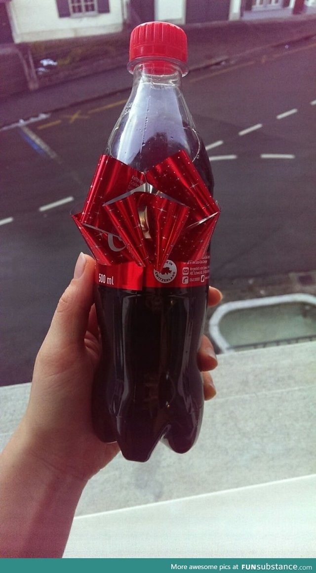 Christmas Coca Cola Edition in Switzerland. You can pull on a string and create this