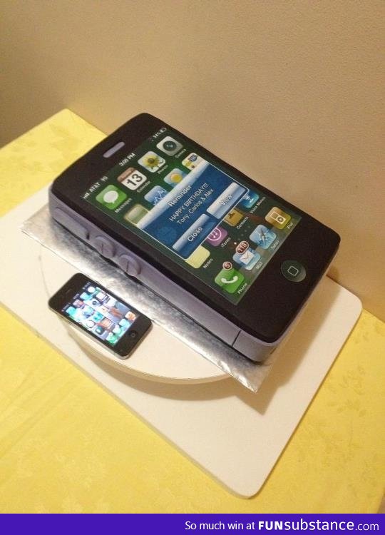 Mom made me an iPhone cake!