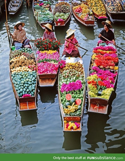 Floating market