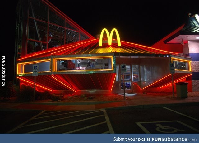 McDonald's in Roswell, NM looks like a ufo