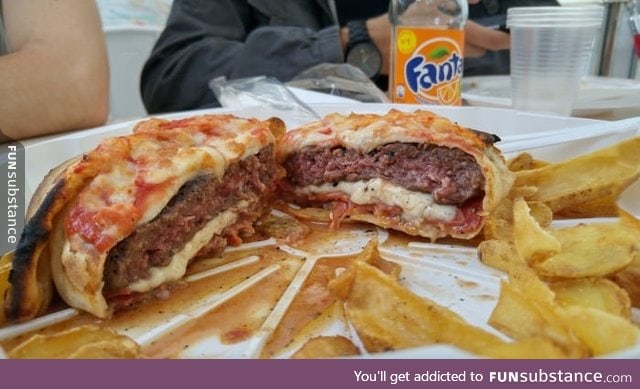 Gentlemen, I present you - the Pizzaburger