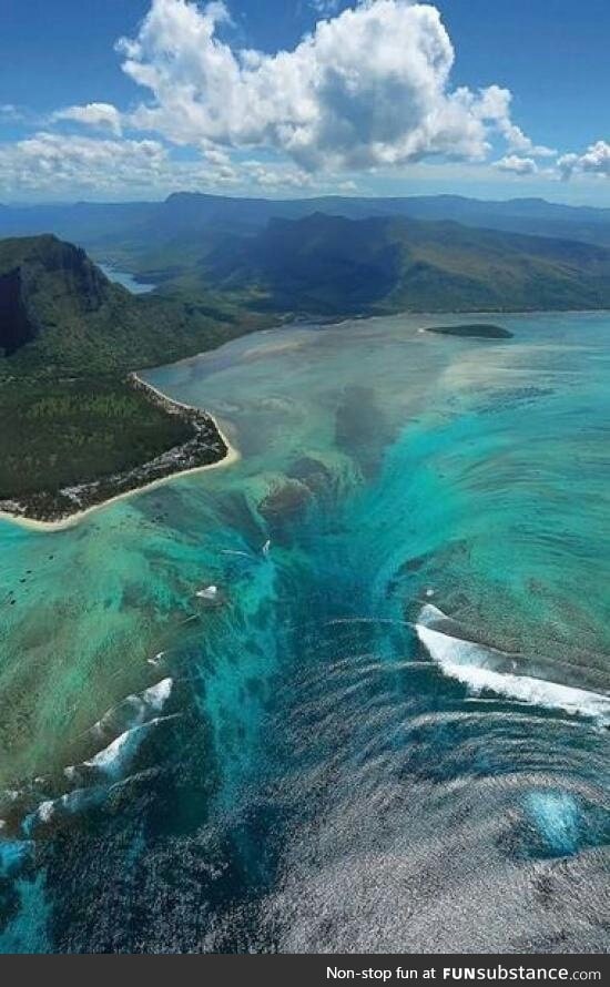 Underwater Waterfall Illusion-Mauritius Island