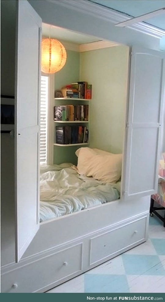 Closet bed, it looks so cozy