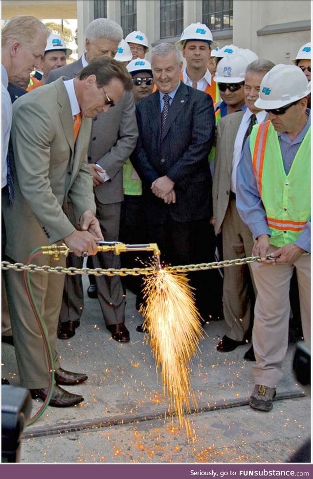 This is how Schwarzenegger does a ribbon cutting