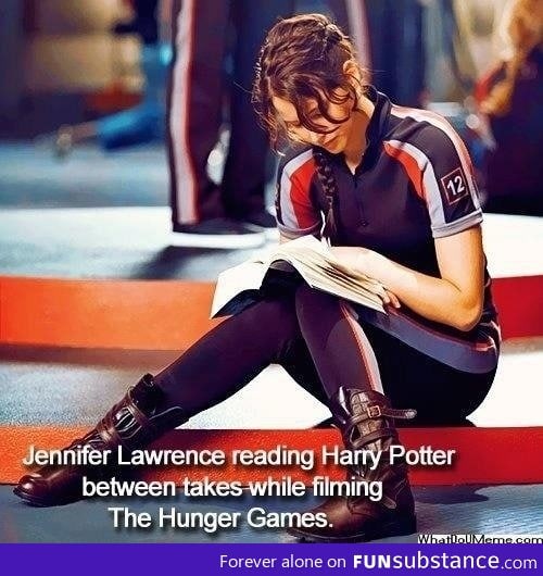 Jennifer Lawrence reading Harry Potter