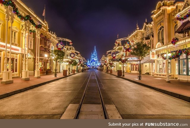 Early Christmas Morning in Disney World - 2016