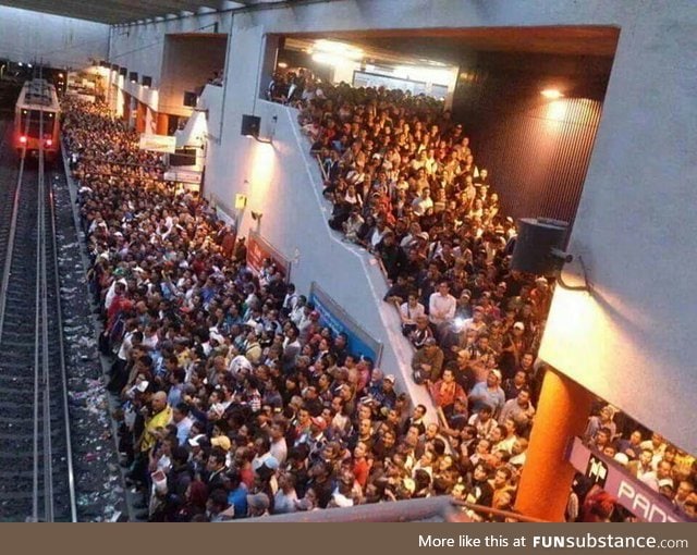 This isn't Japan or India, this is Mexico subway (just 1 station)