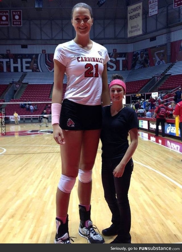 6'8'' vs 5'4''