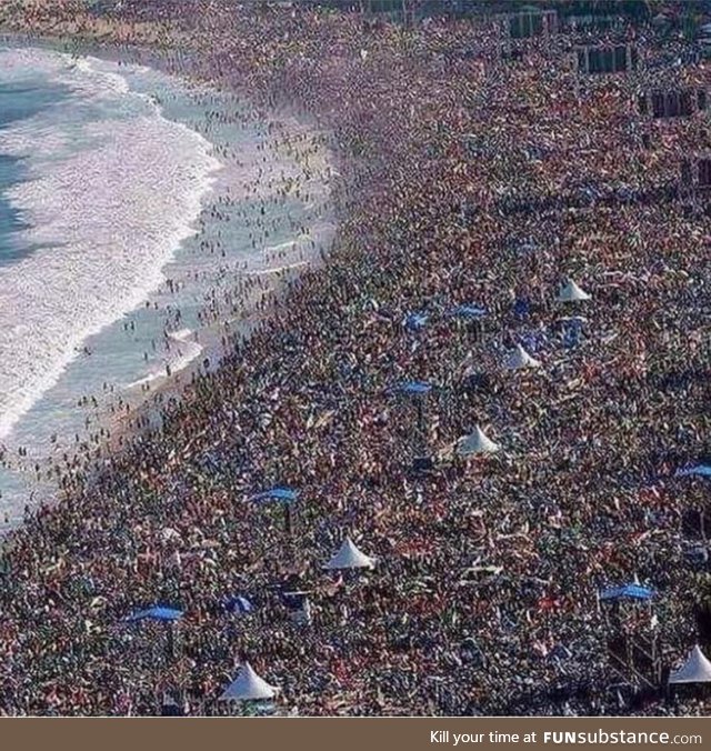 Chinese beach... If you lose your kid in here, you'd better make a new one