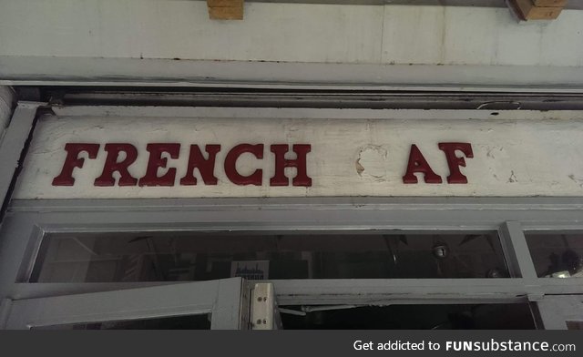 This cafe is sooooo French!