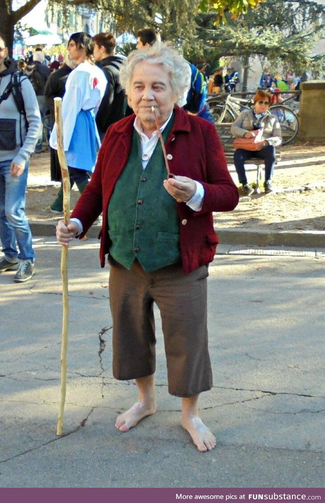 Old Bilbo Baggins cosplay