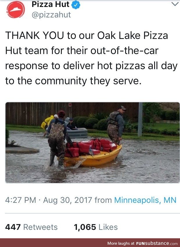 Ok this is awesome, Pizza Hut delivered 120 pizzas via kayak to people impacted by Harvey