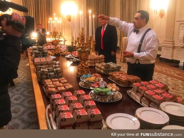 This is the most 'Murican sh*t ever : Trump welcoming the Clemson players at the