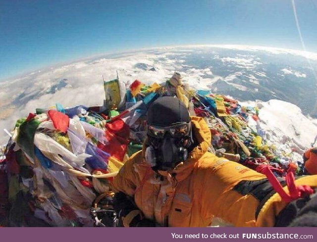 A selfie at the top of Mount Everest disproves the flat earth theory