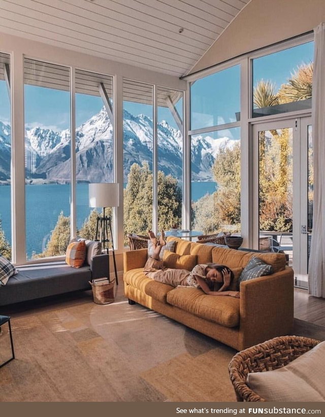 Spectacularly located on the shores of Lake Wakatipu, New Zealand