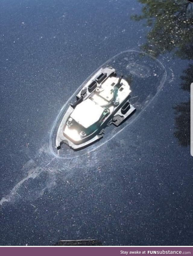 When your broken car antenna looks like a sinking boat!