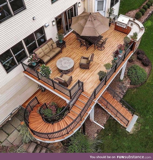 What do you think of this beautiful and spacious deck?