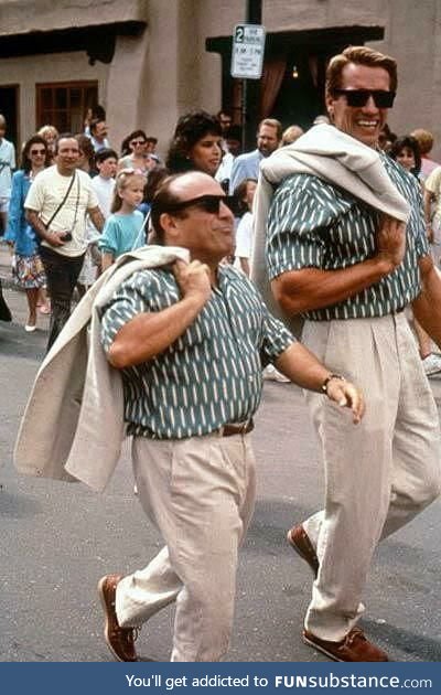 Danny Devito and Arnold Schwarzenegger in 1988