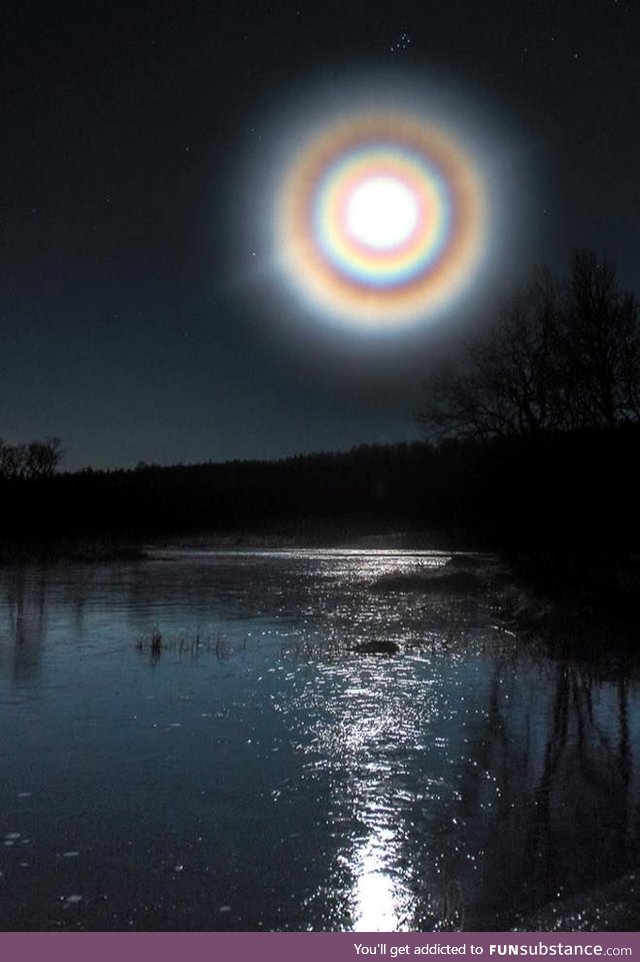 Moon Corona while Waiting for the Aurora