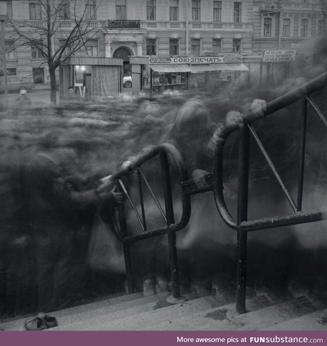 Long exposure of a crowd near the entrance to the Vasileostrovskaya subway station in