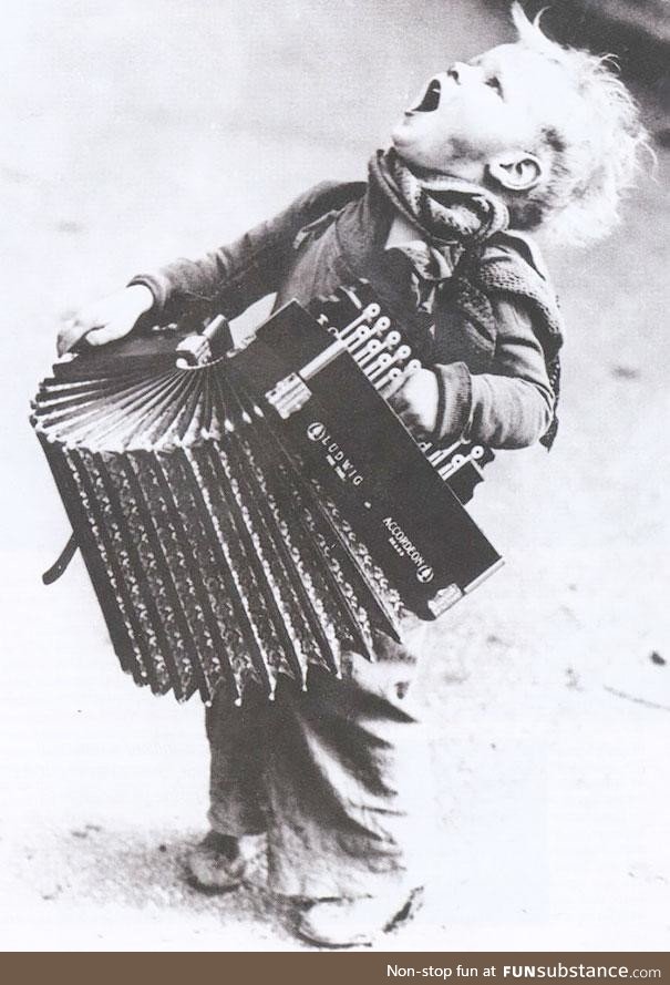 A very passionate c. 1920's busker