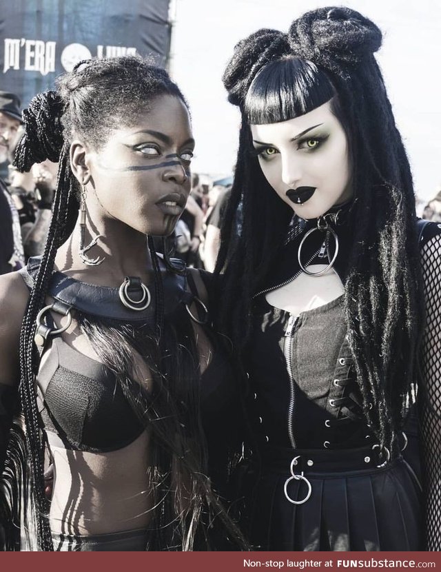 Daily Dose of Goth Girls #2: theresafractale & obsidiankerttu (IG)