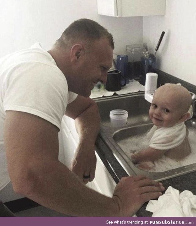 Looks like a dad giving his baby a normal bath. But it’s a state trooper who’d pulled