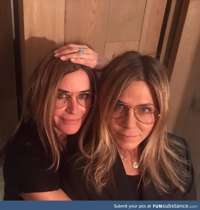 Courtney Cox cosplaying as Jennifer Aniston with Jennifer Aniston