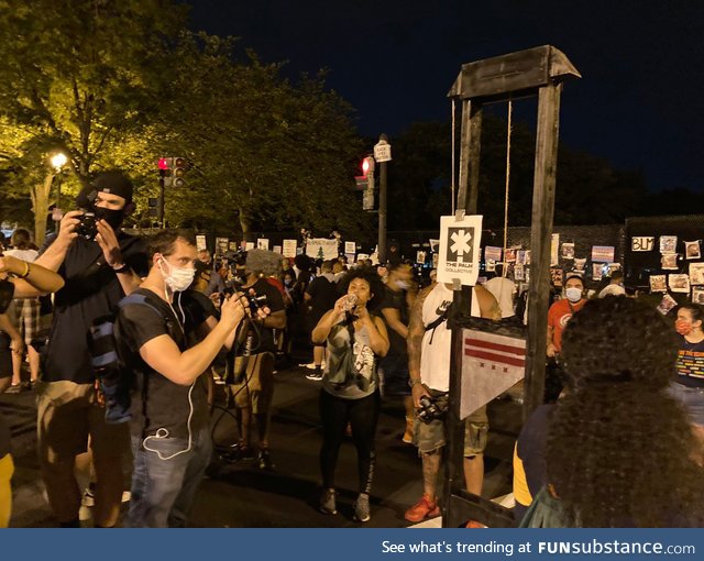 A guillotine has been put in front of the fencing near the White House