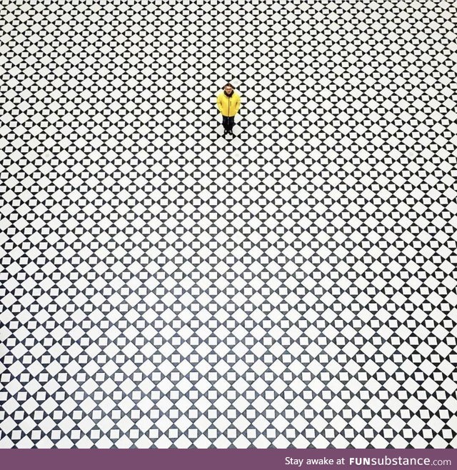 Hypnotizing floor pattern in the atrium at the Technical University of Berlin