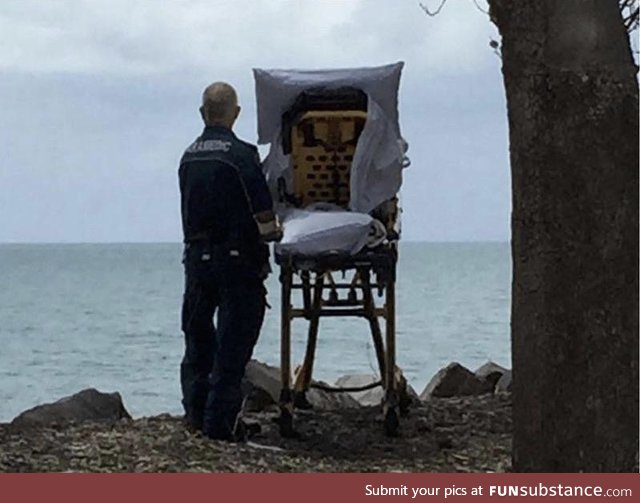 Paramedics grant elderly woman’s last wish to see the beach