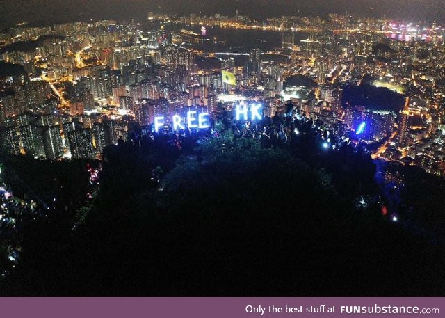 Thousands of citizens formed human chain during Mid-Autumn Festival on Lion Rock, Hong