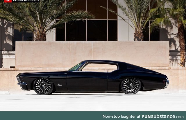 1972 Buick Riviera low rider