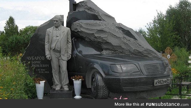 Russian gangsters get cooler tombstones than you