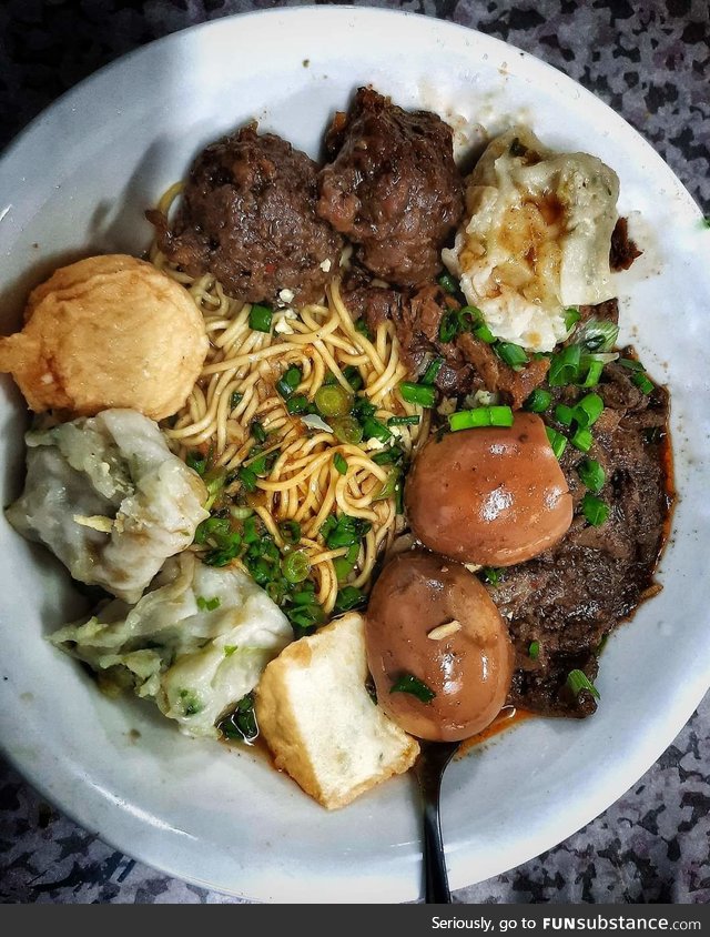 Noodles with dumpling (sao mai, beef and many) more)