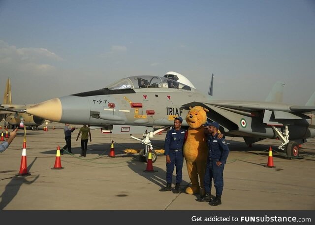 President Xi Jinping visits Iranian Air Force pilots, 2015