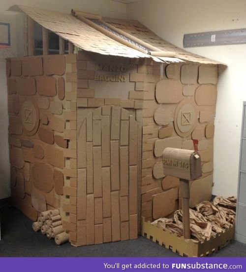 An office worker decided to spruce up his area